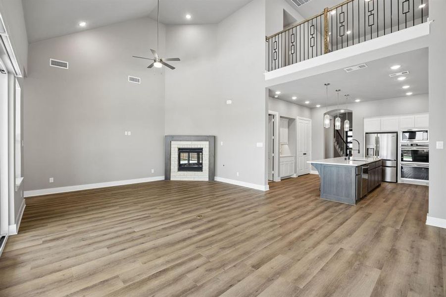 Spacious, unfurnished interior of a new home in , Fort Worth (Image 36).