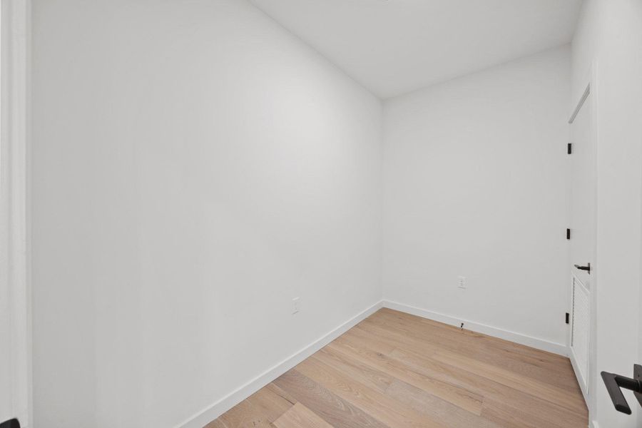 Spacious, unfurnished interior of a new home in One Oak, Austin (Image 20). Spacious, unfurnished interior of a new home in One Oak, Austin (Image 20).