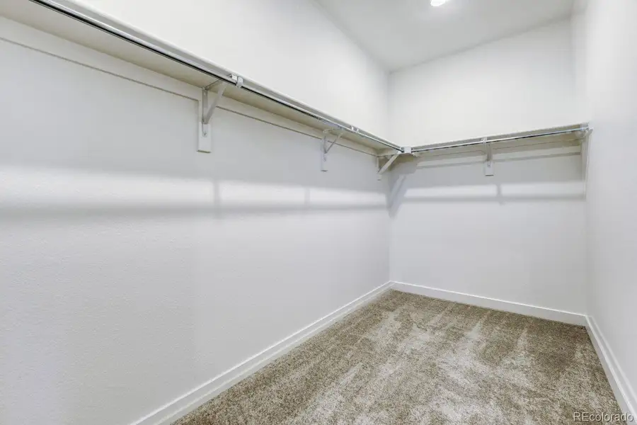 Spacious, unfurnished interior of a new home in Vermilion Creek, Centennial (Image 10).