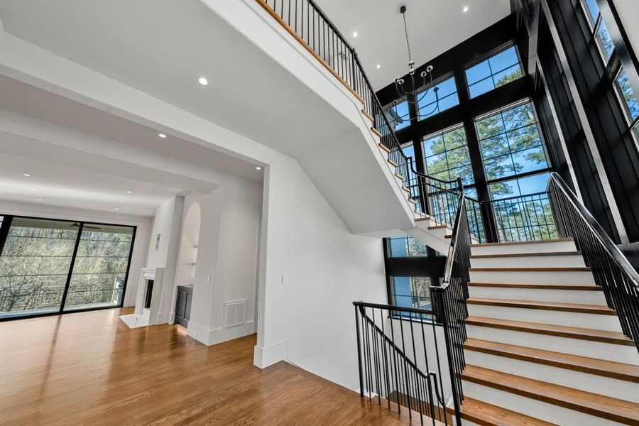 Spacious, unfurnished interior of a new home in Blue Heron Walk, Atlanta (Image 20).
