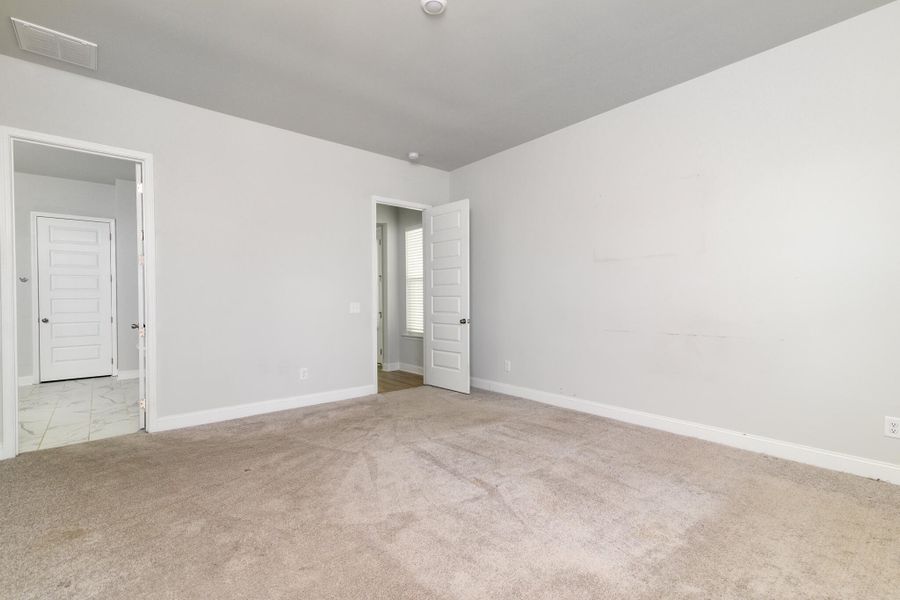 Spacious, unfurnished interior of a new home in , Summerville (Image 37).
