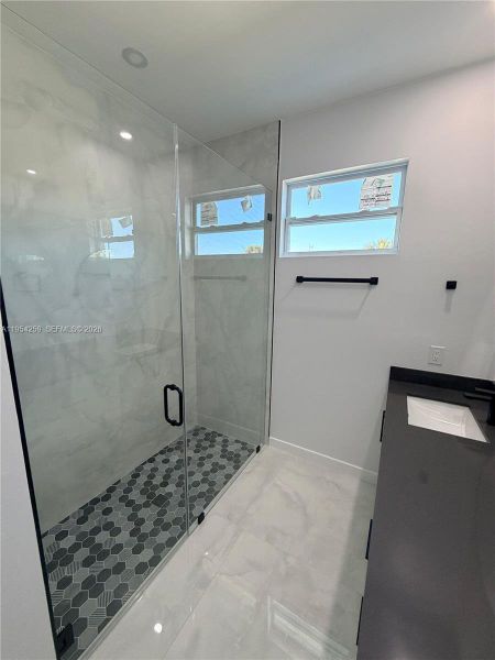 Spacious, unfurnished interior of a new home in , Lehigh Acres (Image 19).