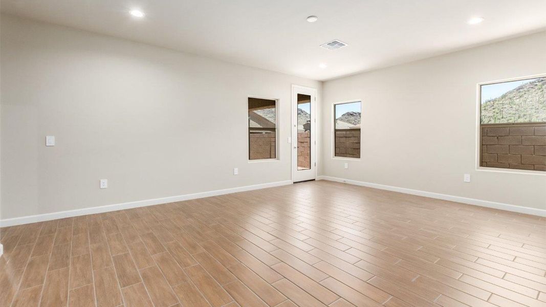 Spacious, unfurnished interior of a new home in Sycamore Vista, Vail (Image 13).