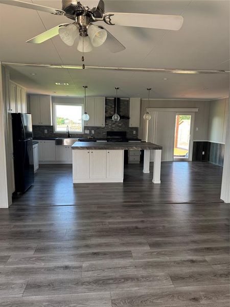 Open living room/kitchen Open living room/kitchen