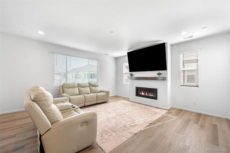 Furnished interior view inside a new home in Thompson River Ranch, Johnstown (Image 30).