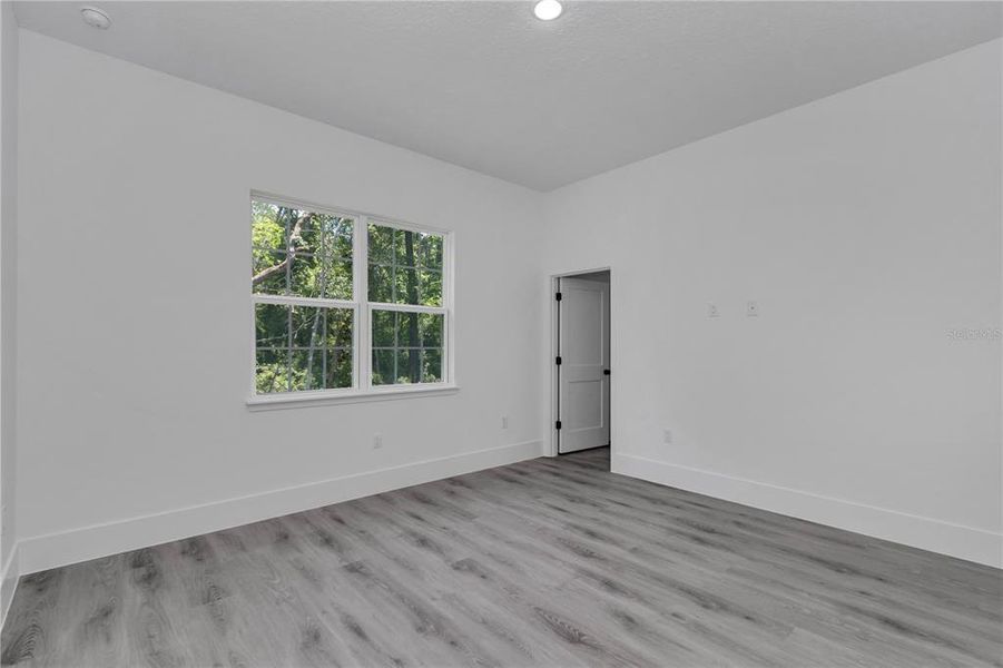 Spacious, unfurnished interior of a new home in , Dunnellon (Image 34).