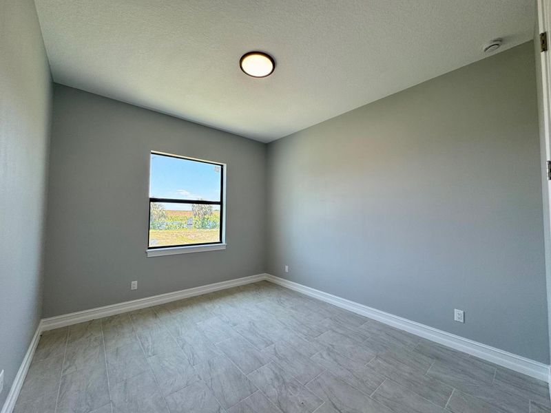 Spacious, unfurnished interior of a new home in , Okeechobee (Image 19).