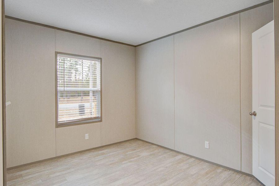 Spacious, unfurnished interior of a new home in , Walterboro (Image 26).