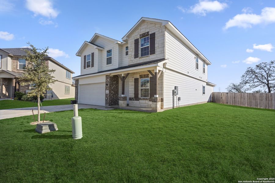 Exterior details and patio area of a home in Hickory Ridge, Elmendorf (Image 24).