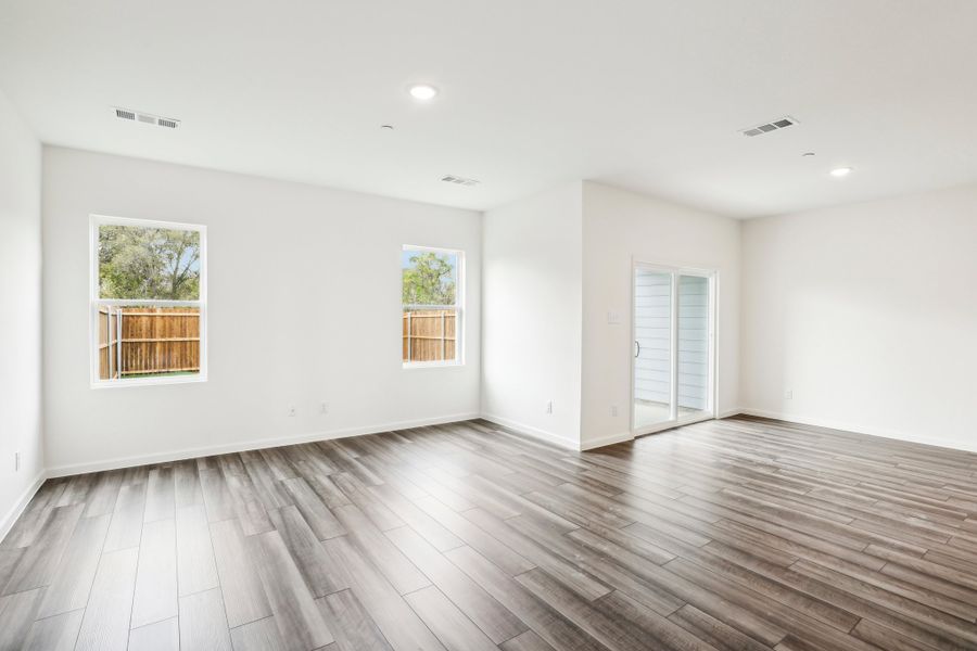 Representative unfurnished interior of a home built from the Glory by Starlight Homes in Broadmoor Village, Cedar Hill (Image 15).