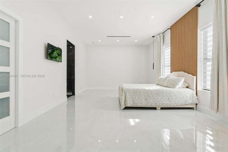 Furnished interior view inside a new home in , Clewiston (Image 29).