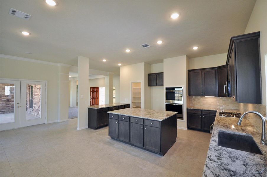 Furnished interior view inside a new home in Pedregal, League City (Image 10).