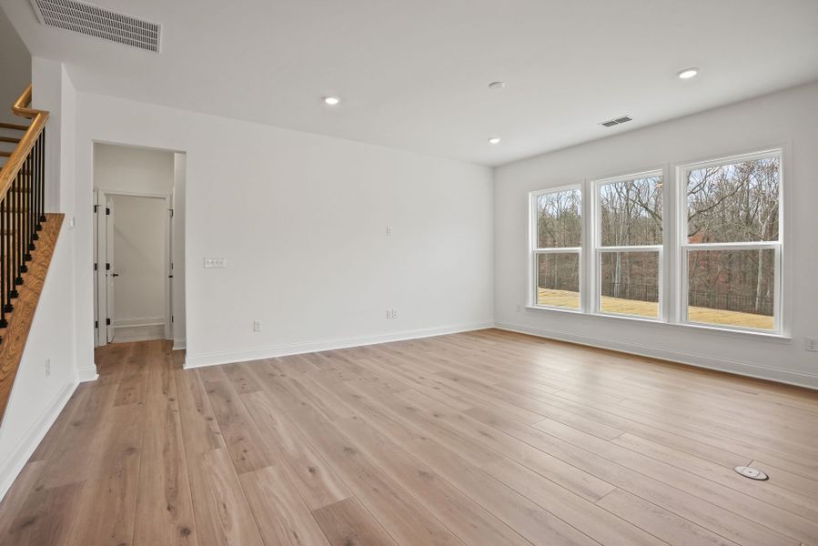 Spacious, unfurnished interior of a new home in Forest Creek, Waxhaw (Image 26).