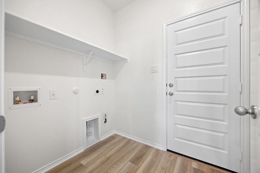 Spacious, unfurnished interior of a new home in Salerno - Hallmark Collection, Round Rock (Image 31).