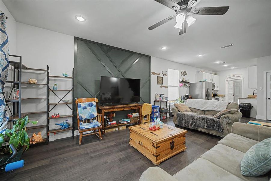 Furnished interior view inside a new home in , Malakoff (Image 23).