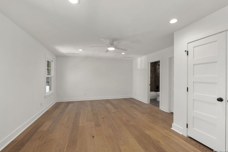 Spacious, unfurnished interior of a new home in , San Antonio (Image 23).