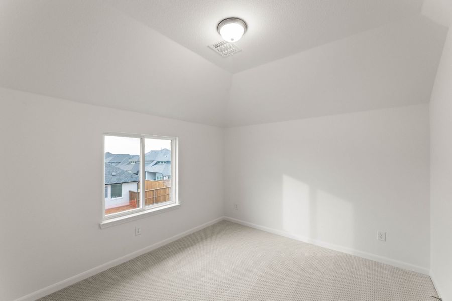 Spacious, unfurnished interior of a new home in Creekview Meadows, Pilot Point (Image 22).