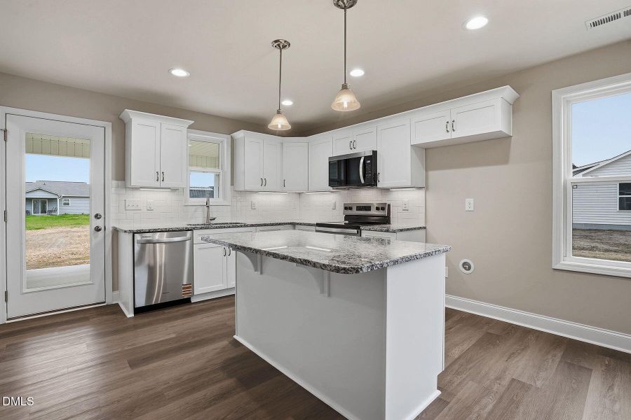 14-web-or-mls-248 Rae St-34