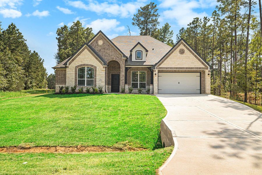 Front exterior of a new home in Oakwood Ranch, Willis, TX, highlighting curb appeal (Image 20). Front exterior of a new home in Oakwood Ranch, Willis, TX, highlighting curb appeal (Image 20).