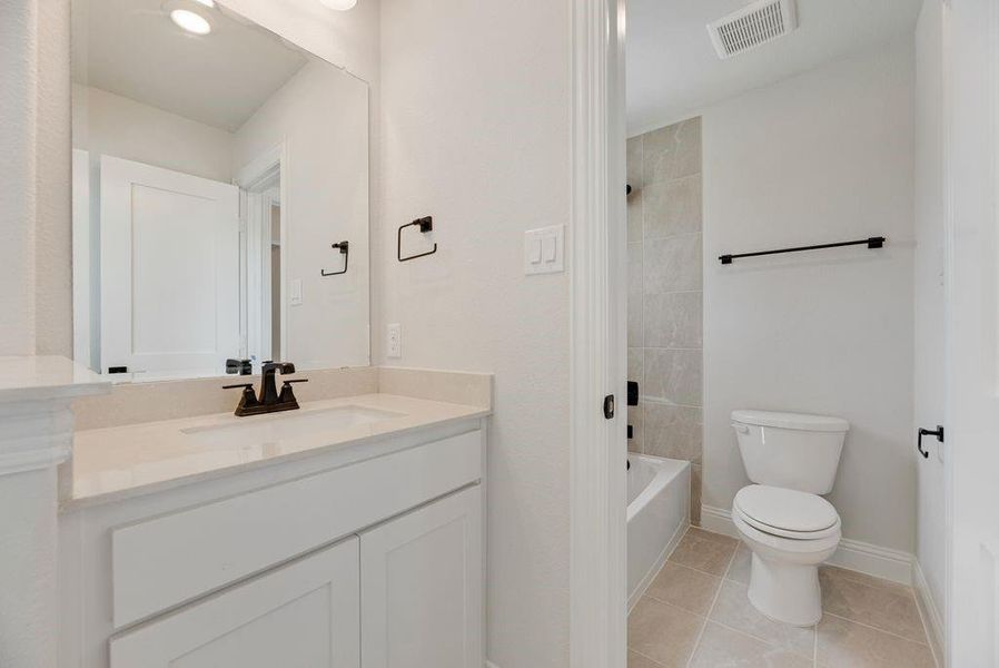 Furnished interior view inside a new home in Heritage Ridge Estates, Plano (Image 5).