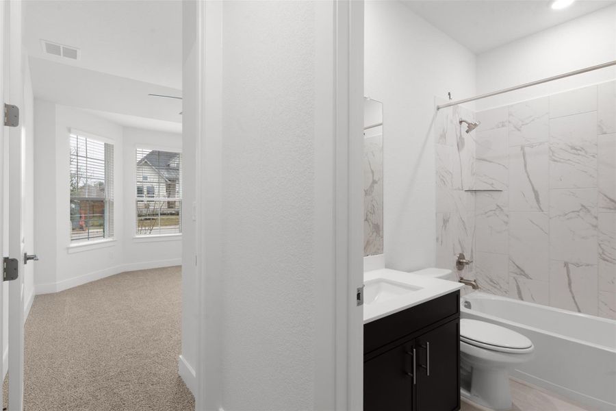 Bathroom with washtub / shower combination, vanity, and recessed lighting