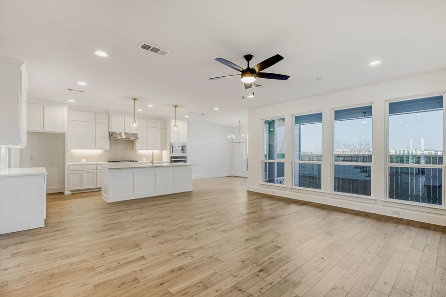 628 Damsel June - Living Area