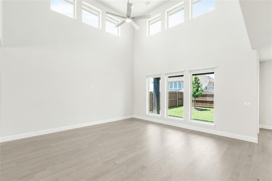 Spacious, unfurnished interior of a new home in Chaparral Park, Oak Point (Image 20). Spacious, unfurnished interior of a new home in Chaparral Park, Oak Point (Image 20).