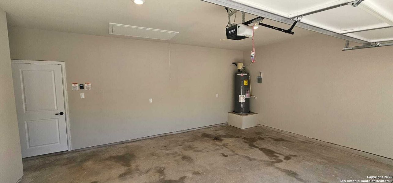 Spacious, unfurnished interior of a new home in , Spring Branch (Image 13).