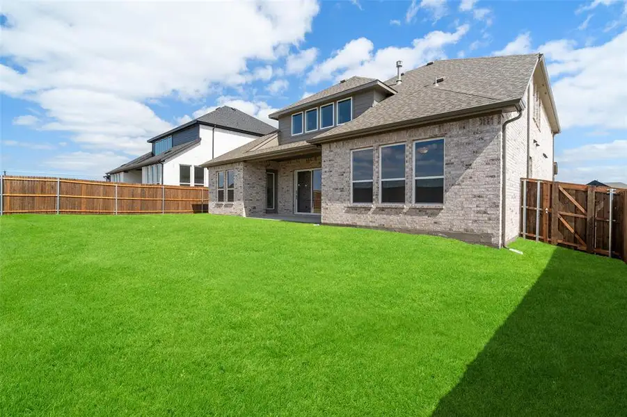 Exterior details and patio area of a home in Lake Breeze, Lavon (Image 3).