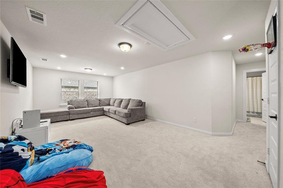 Furnished interior view inside a new home in Willow Grove, Melissa (Image 18).
