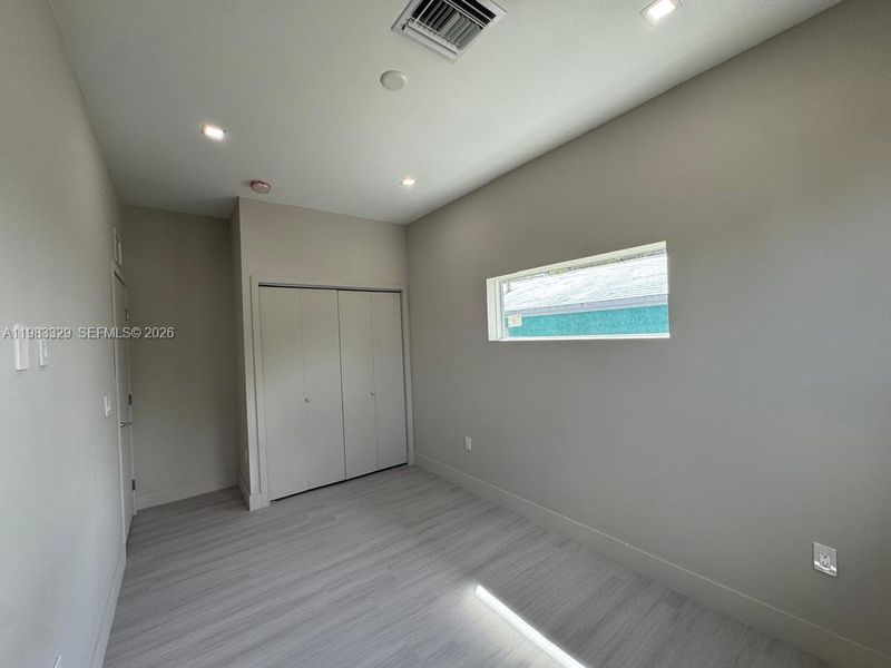 Spacious, unfurnished interior of a new home in , Fort Lauderdale (Image 19).