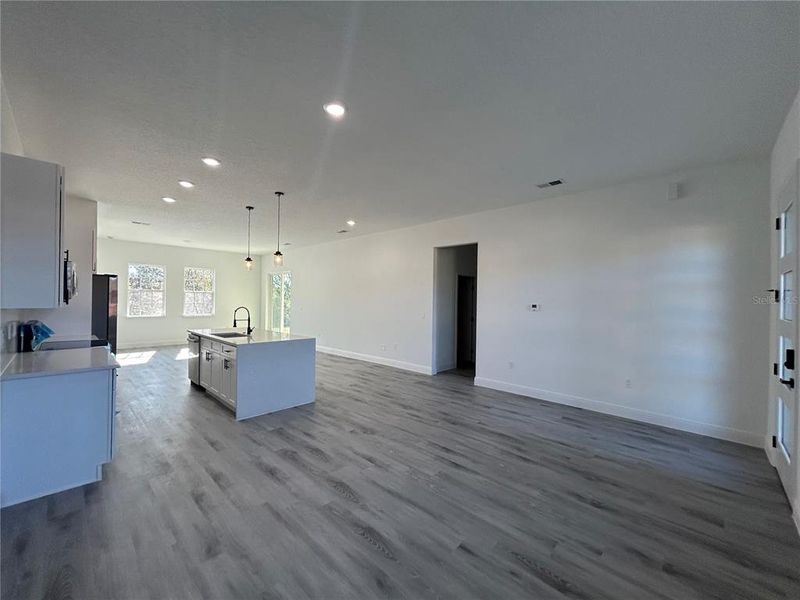Spacious, unfurnished interior of a new home in , Ocala (Image 15).
