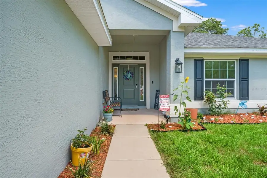 Exterior details and patio area of a home in Royal Highlands, Brooksville (Image 3).