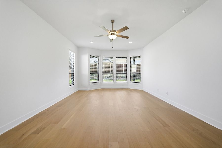 Spacious, unfurnished interior of a new home in Sonoma Verde, Rockwall (Image 72).