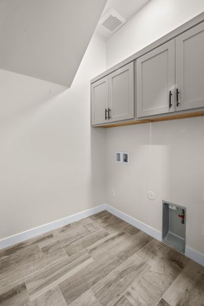 Spacious, unfurnished interior of a new home in Verdancia, El Paso (Image 26).