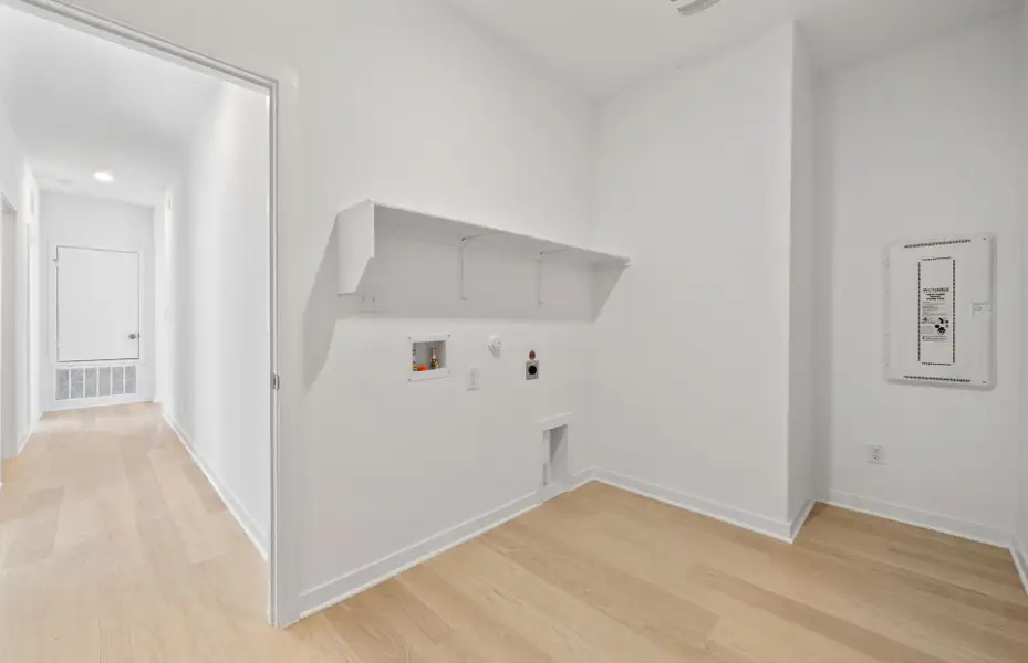 Spacious, unfurnished interior of a new home in Sunfield, Buda (Image 28). Spacious, unfurnished interior of a new home in Sunfield, Buda (Image 28).