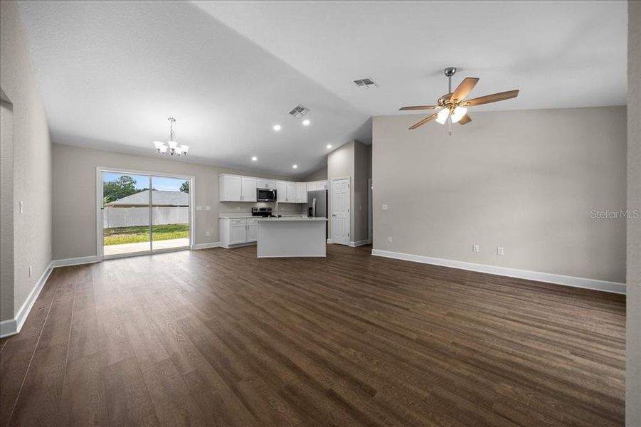 Spacious, unfurnished interior of a new home in , Belleview (Image 14).
