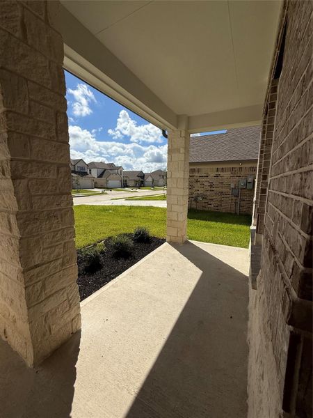 Exterior details and patio area of a home in Huntington Place, Rosharon (Image 17). Exterior details and patio area of a home in Huntington Place, Rosharon (Image 17).