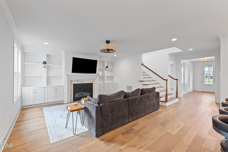 18-807 Crimson_7188 18-807 Crimson_7188