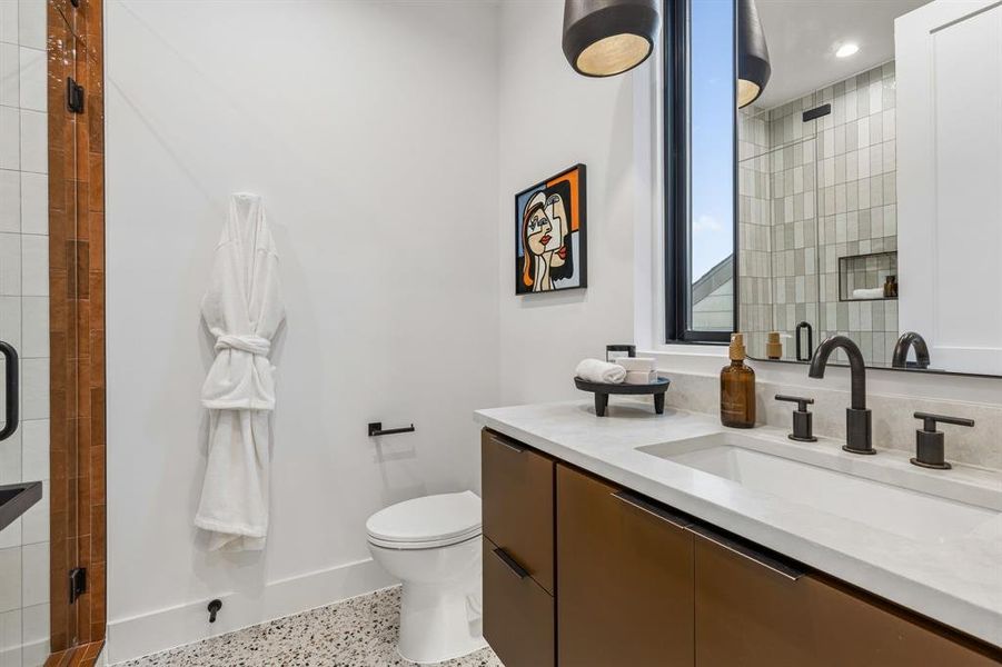 Furnished interior view inside a new home in , Dallas (Image 31).