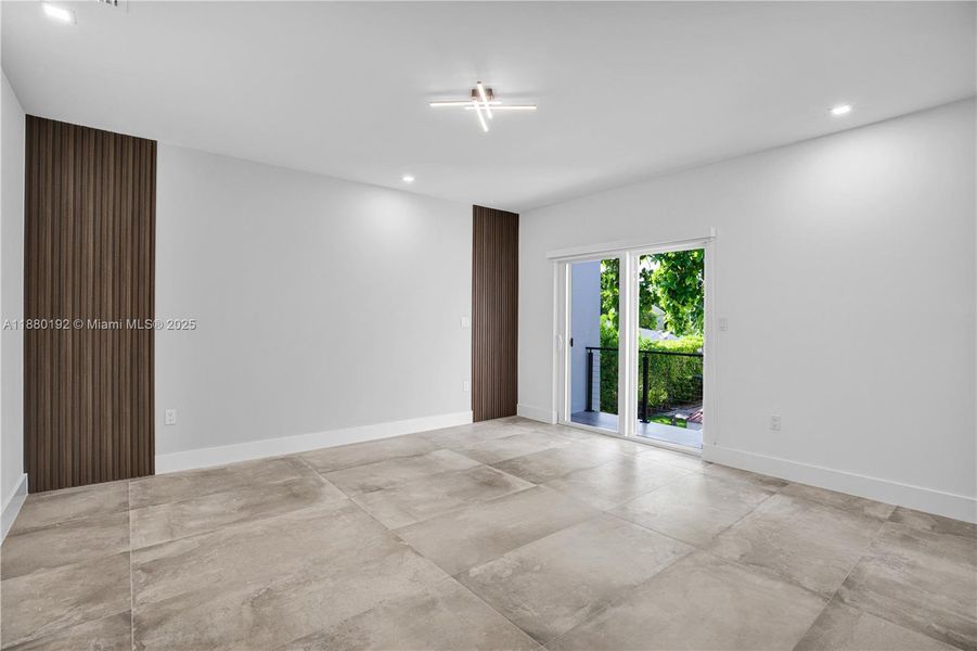 Spacious, unfurnished interior of a new home in , Miami (Image 29).