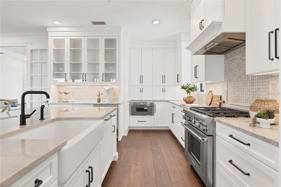 Furnished interior view inside a new home in , Boca Grande (Image 55).