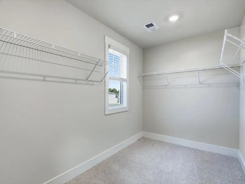 Spacious, unfurnished interior of a new home in Ashby Woods, Boiling Springs (Image 14).