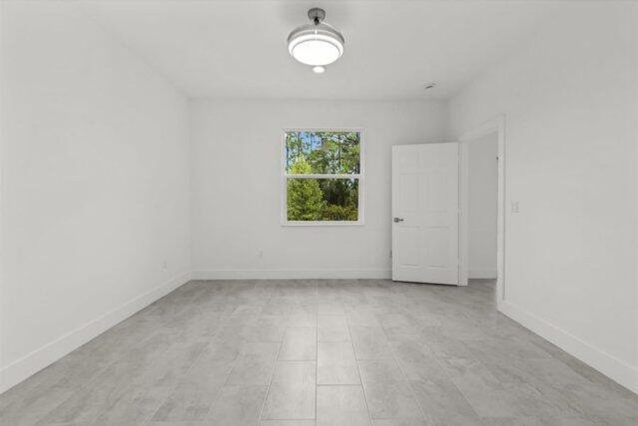 Spacious, unfurnished interior of a new home in , Vero Beach (Image 17).