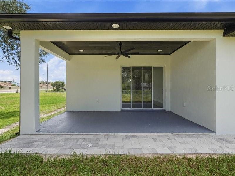 Exterior details and patio area of a home in , Winter Haven (Image 3).