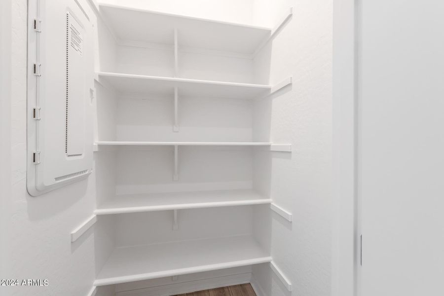 26)PANTRY