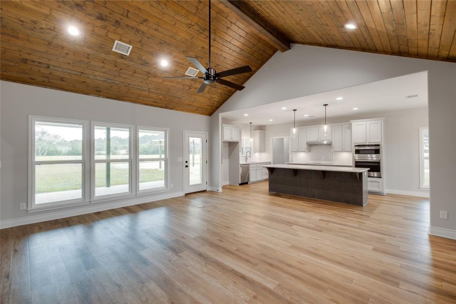 Spacious, unfurnished interior of a new home in , Grapeland (Image 30).