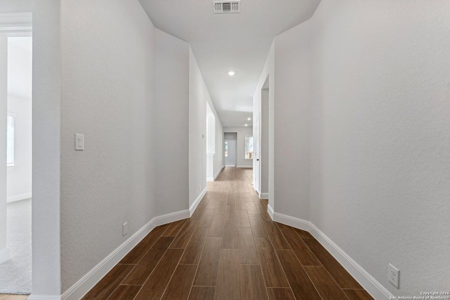 Spacious, unfurnished interior of a new home in Davis Ranch 60', San Antonio (Image 27).