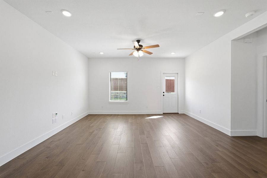 Spacious, unfurnished interior of a new home in Heartland, Crandall (Image 18).