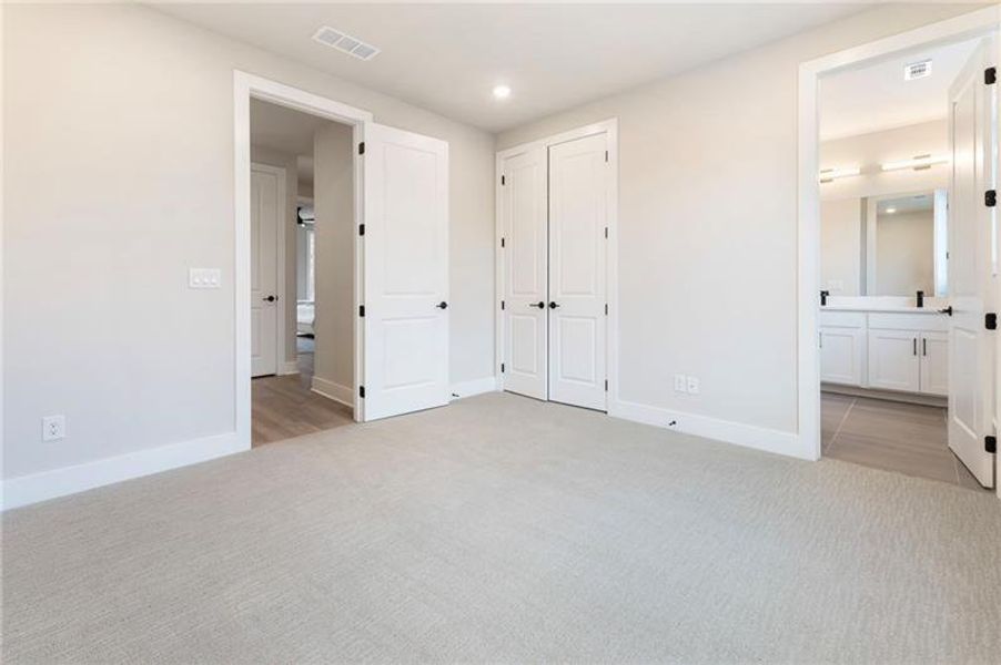 Spacious, unfurnished interior of a new home in , Atlanta (Image 25). Spacious, unfurnished interior of a new home in , Atlanta (Image 25).